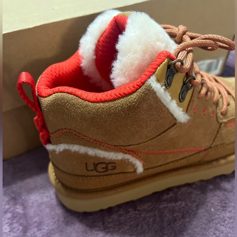 UGG